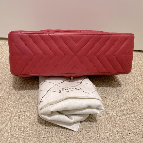 Chanel Chevron 2.55 Classic Reissue 226 Leather Flap Bag - Picture 3 of 11